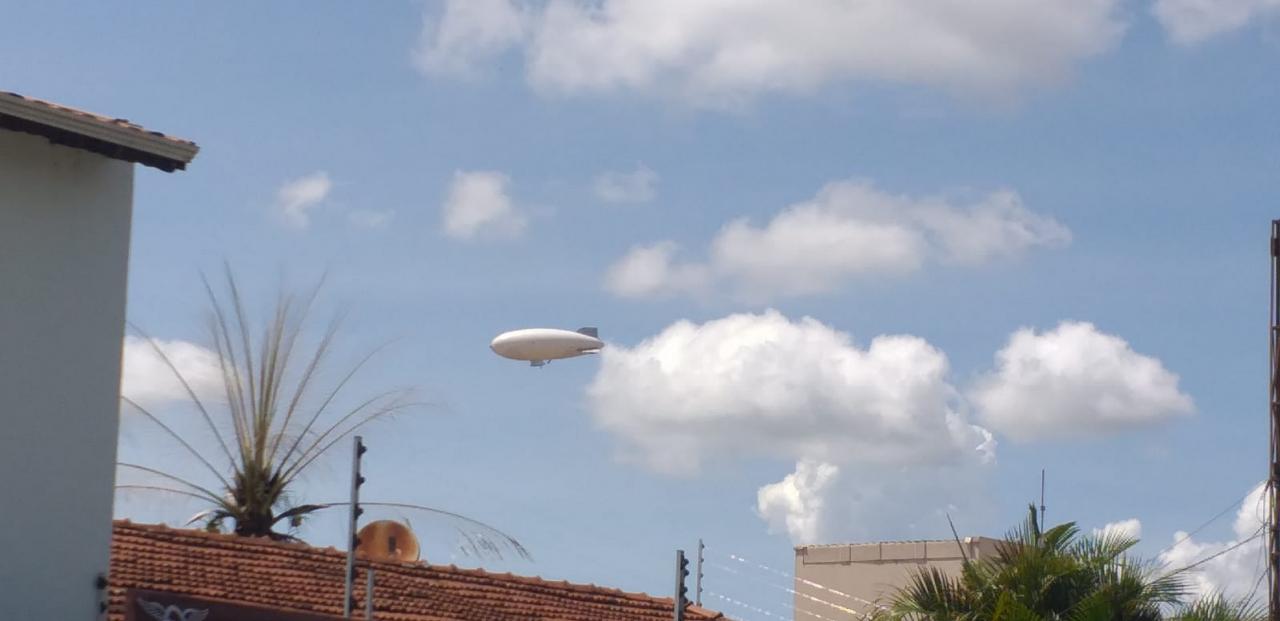 Foto 5 de 5 — Dirigível chama atenção no céu de Araraquara; veja fotos e vídeo